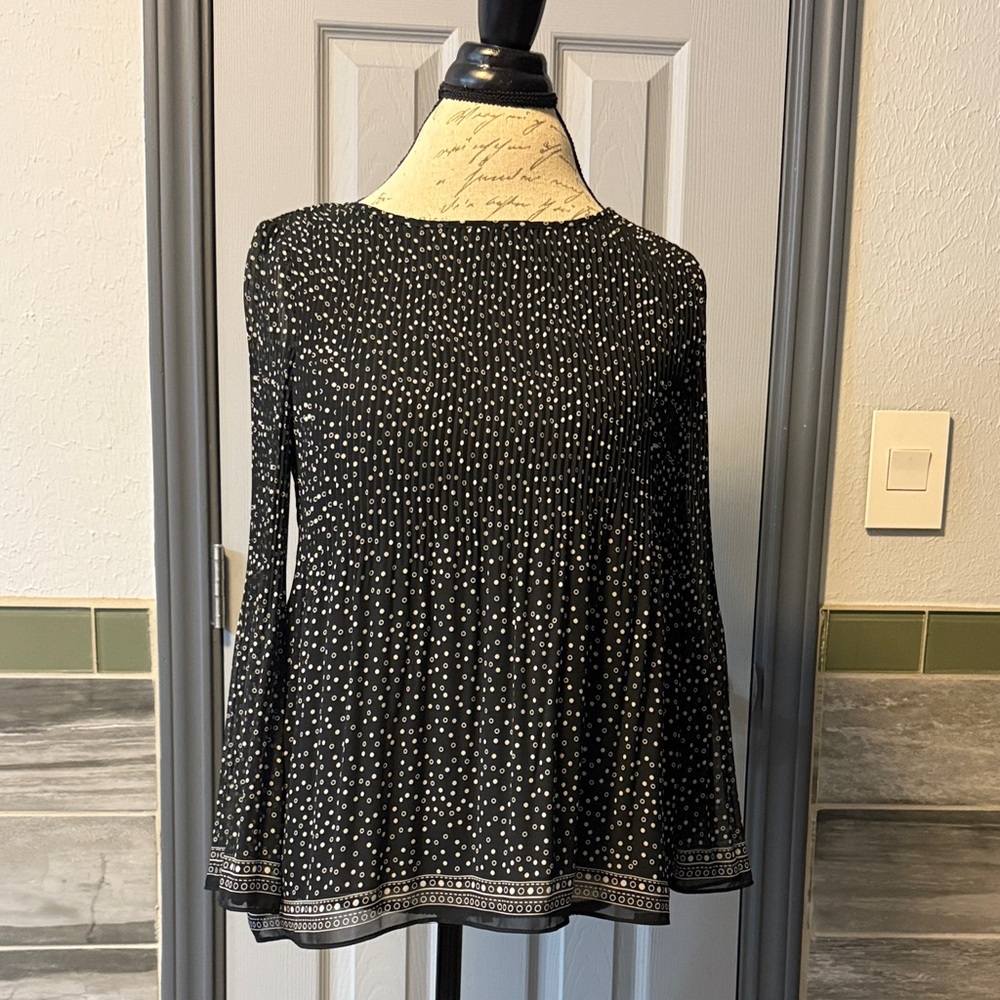 Max Studio Black and White Patterned Blouse in Small